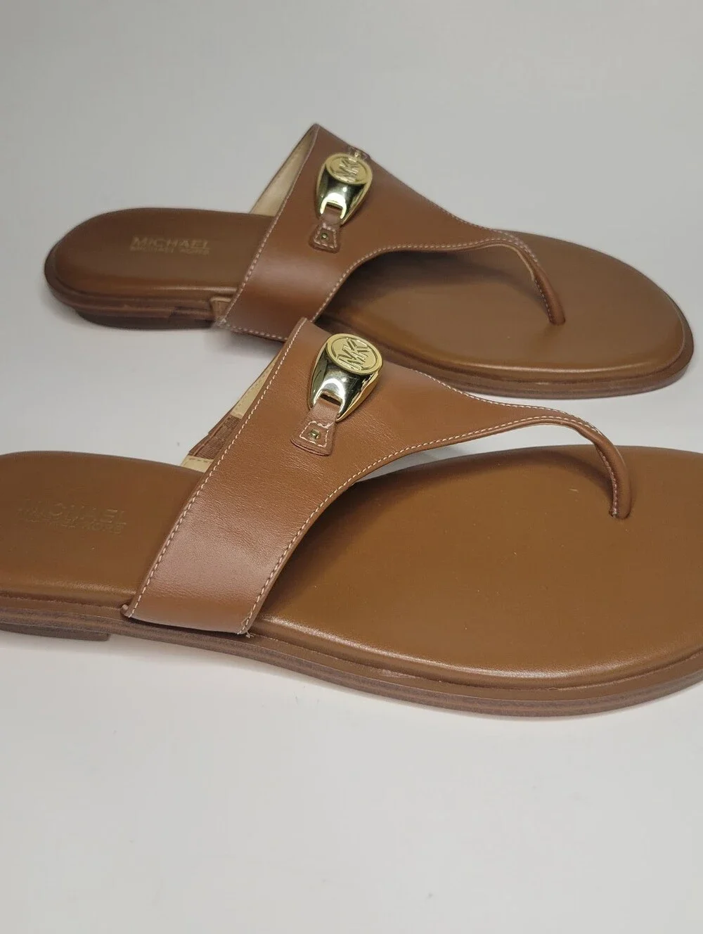 Michael Kors Tilly Thong Sandals Womens Sz 9 Luggage Brown Leather Gold MK Logo